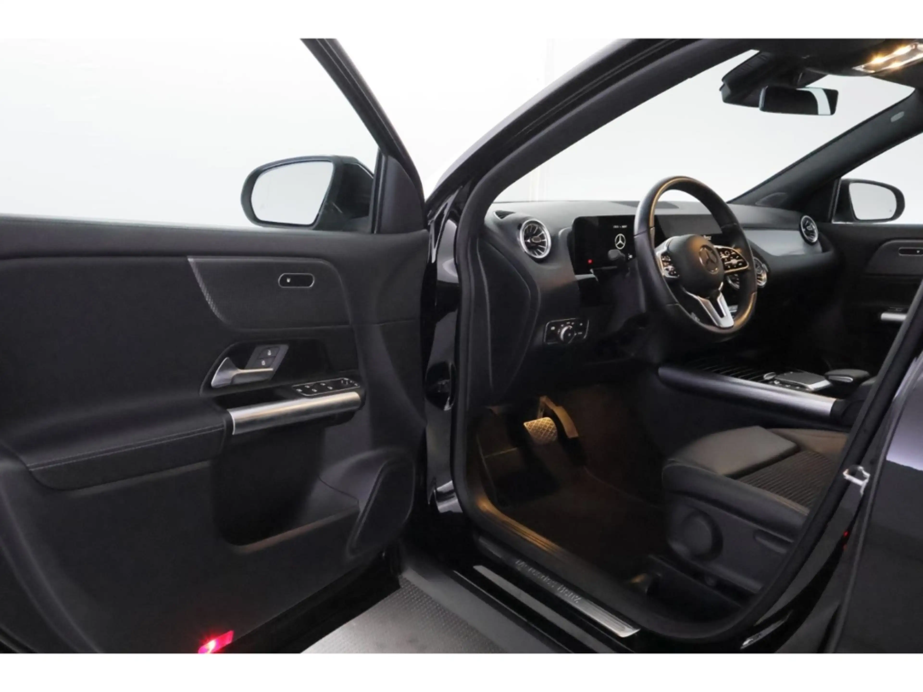 Mercedes-Benz GLA 220 d 8G-DCT Progressive+LED+NAVI+KAMERA+AHK — photo 13