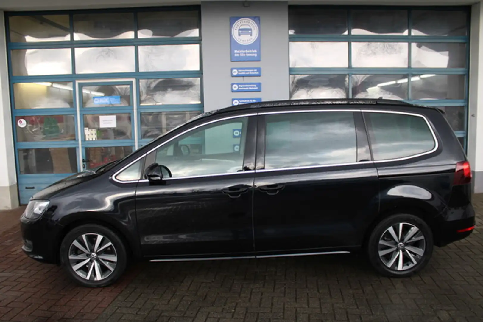 Volkswagen Sharan 2.0 TDI Comfortline DSG Xen Sport ACC Rfk Czarny - 2
