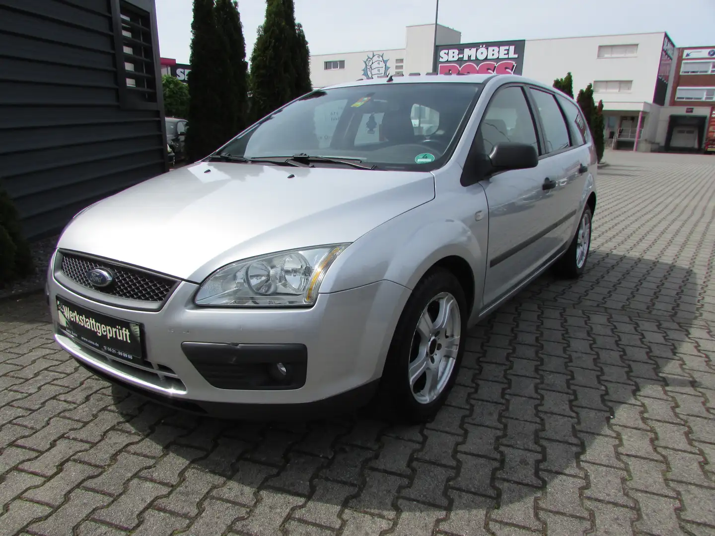 Ford Focus Trend Silber - 1