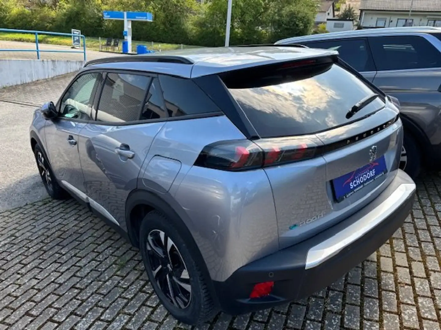 Peugeot 2008 e- Allure Pack, Navi, Sitzheizung, GJR, uvm. Grau - 2