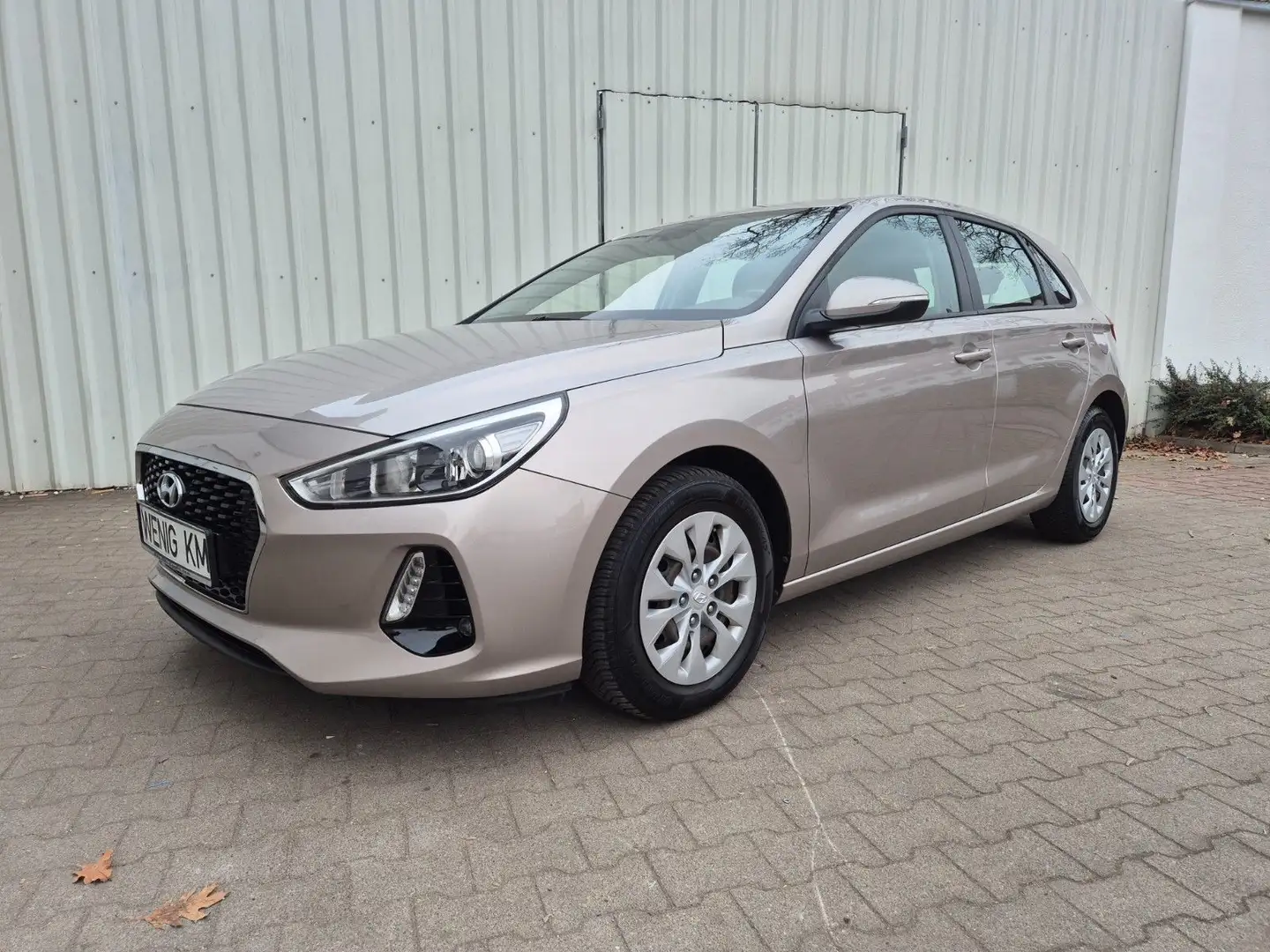 Hyundai i30 Select, 1.HD, TEMPOMAT, PDC, USB, SCHECKHEFT Silber - 1