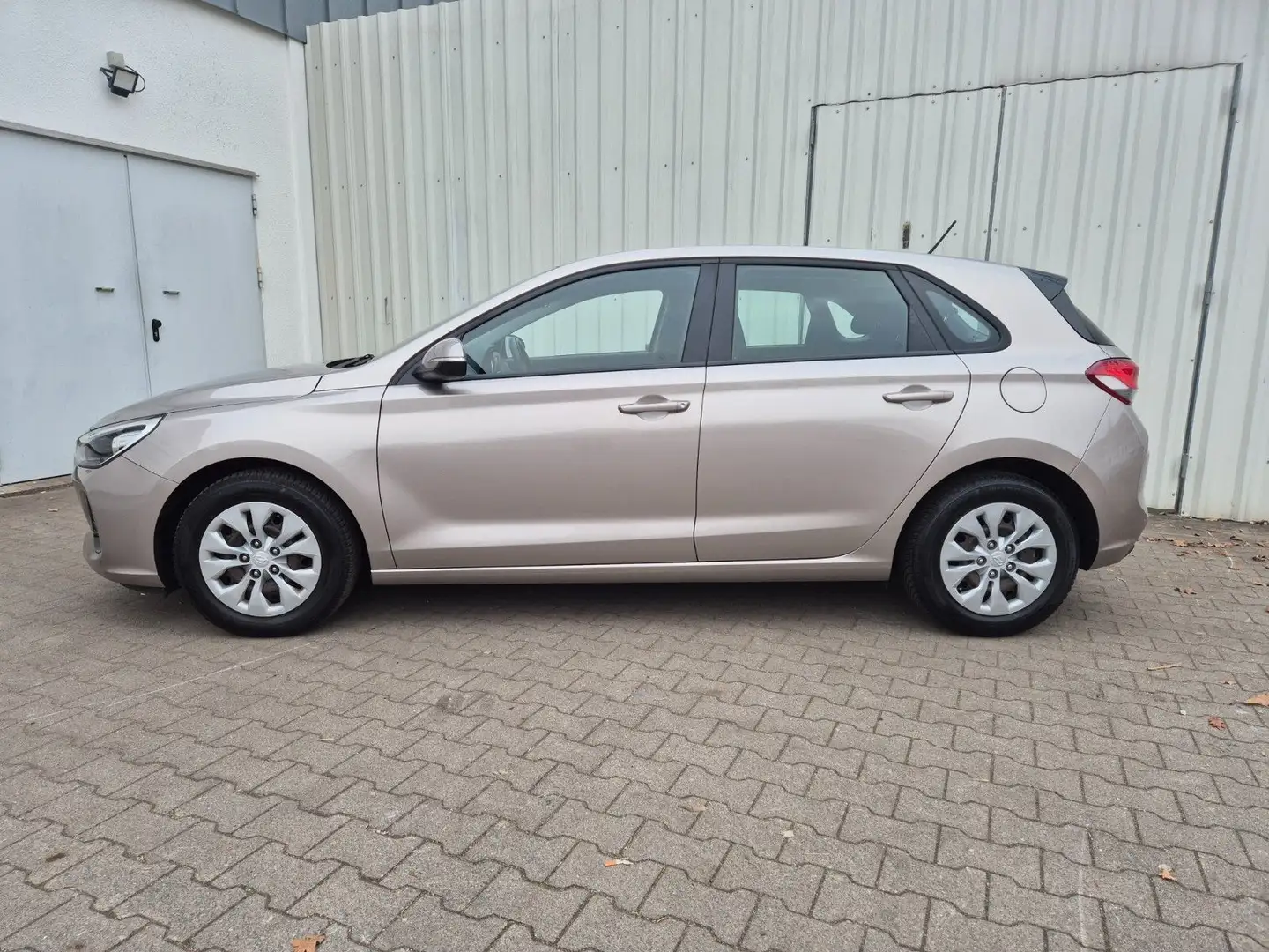 Hyundai i30 Select, 1.HD, TEMPOMAT, PDC, USB, SCHECKHEFT Silber - 2