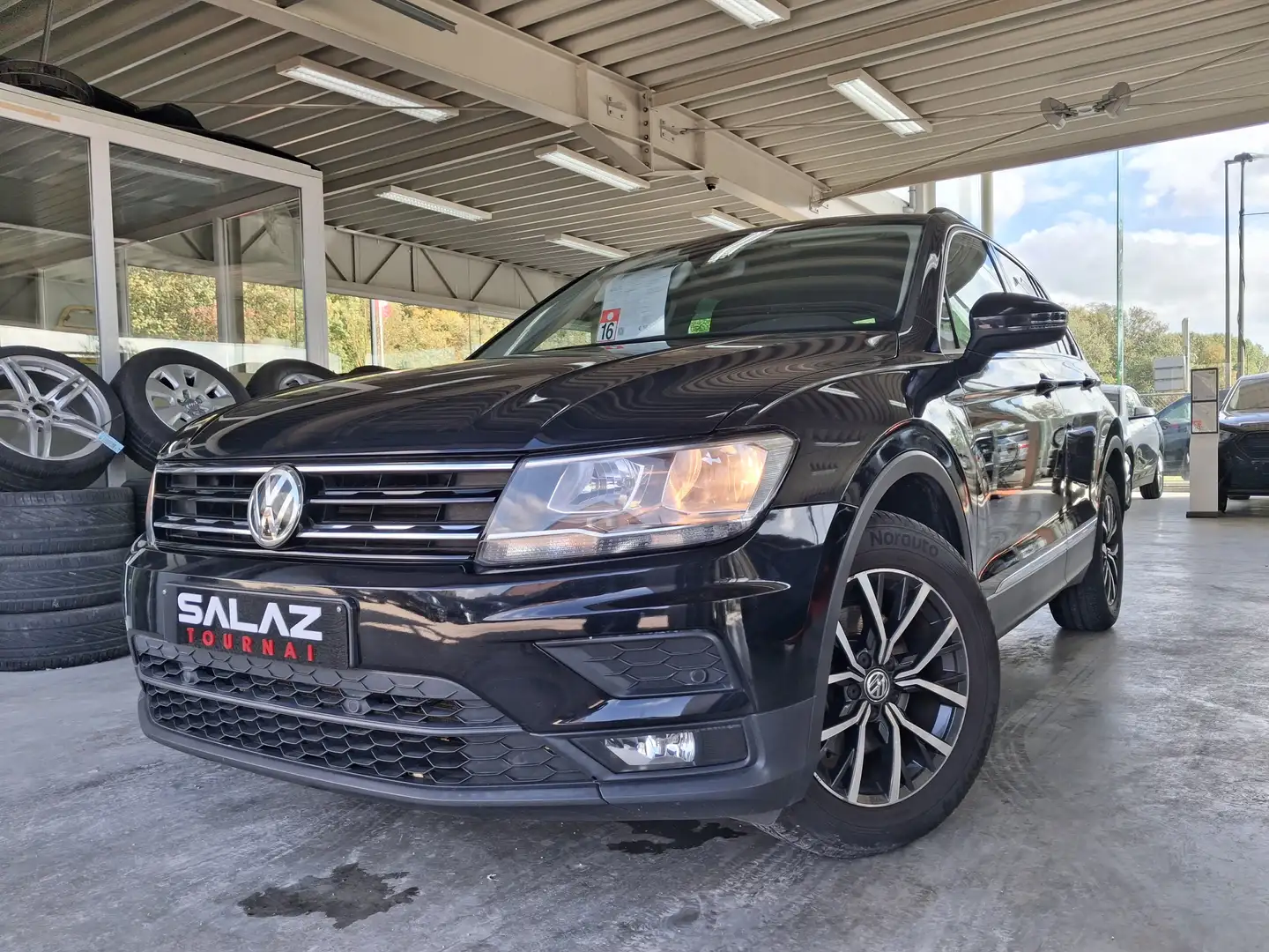 Volkswagen Tiguan 2.0 CR TDi /NAVI/CARPLAY/CRUISE/LANE ASSI/P TRONIC Zwart - 2
