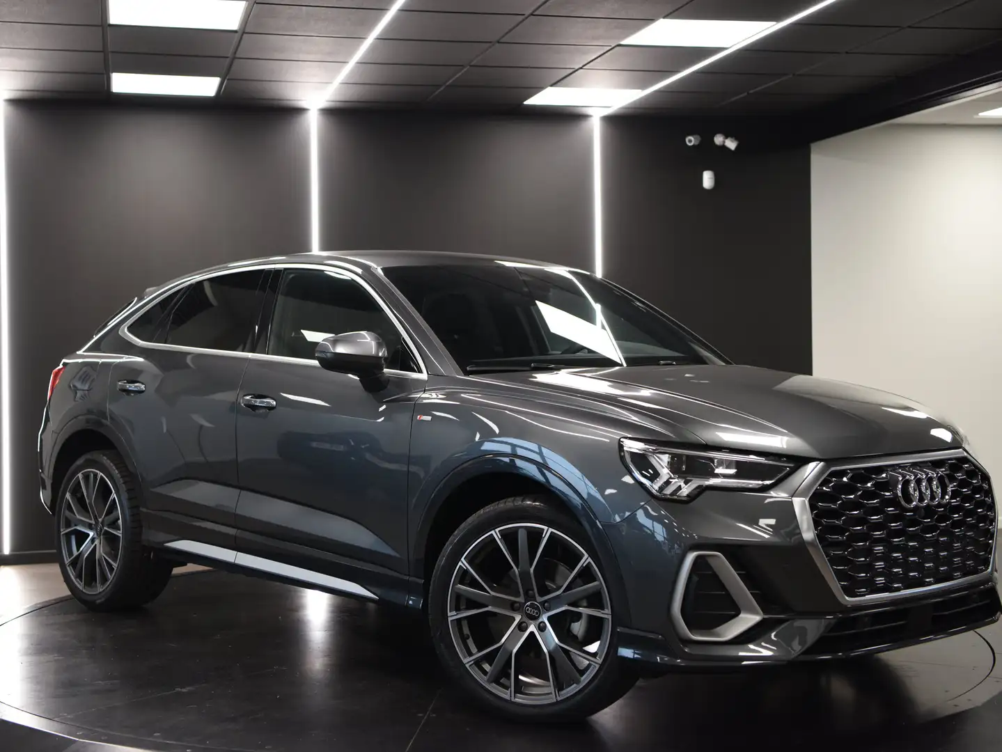 Audi Q3 Sportback 35 2.0 tdi S line edition s-tronic Gris - 1