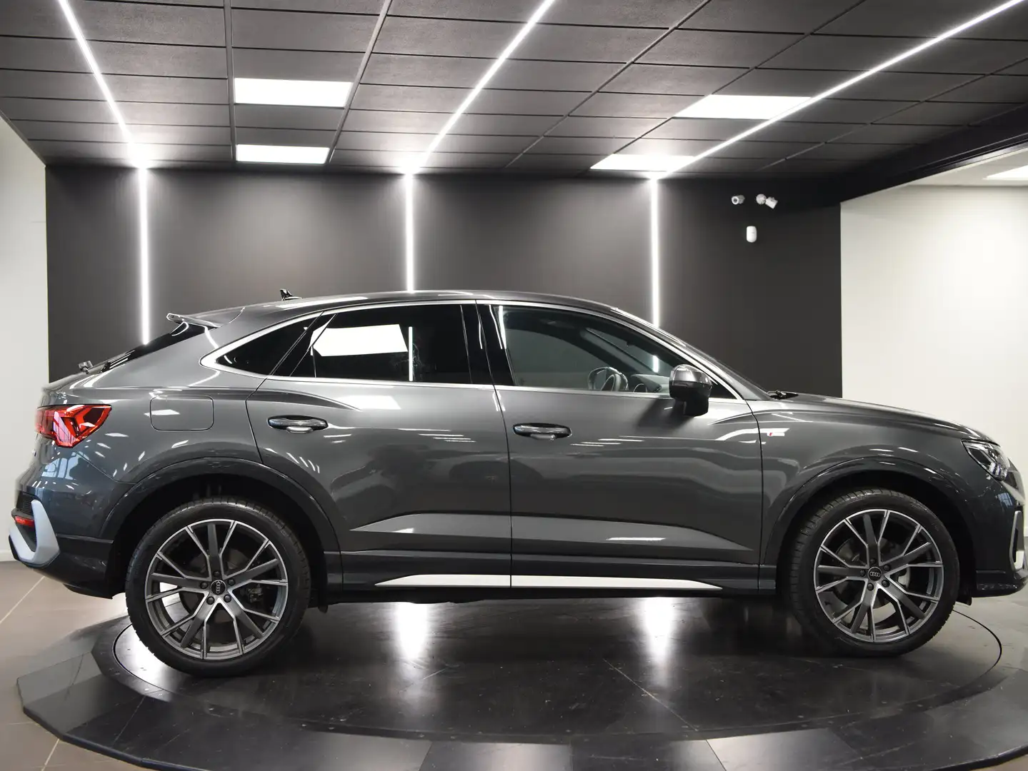 Audi Q3 Sportback 35 2.0 tdi S line edition s-tronic Gris - 2