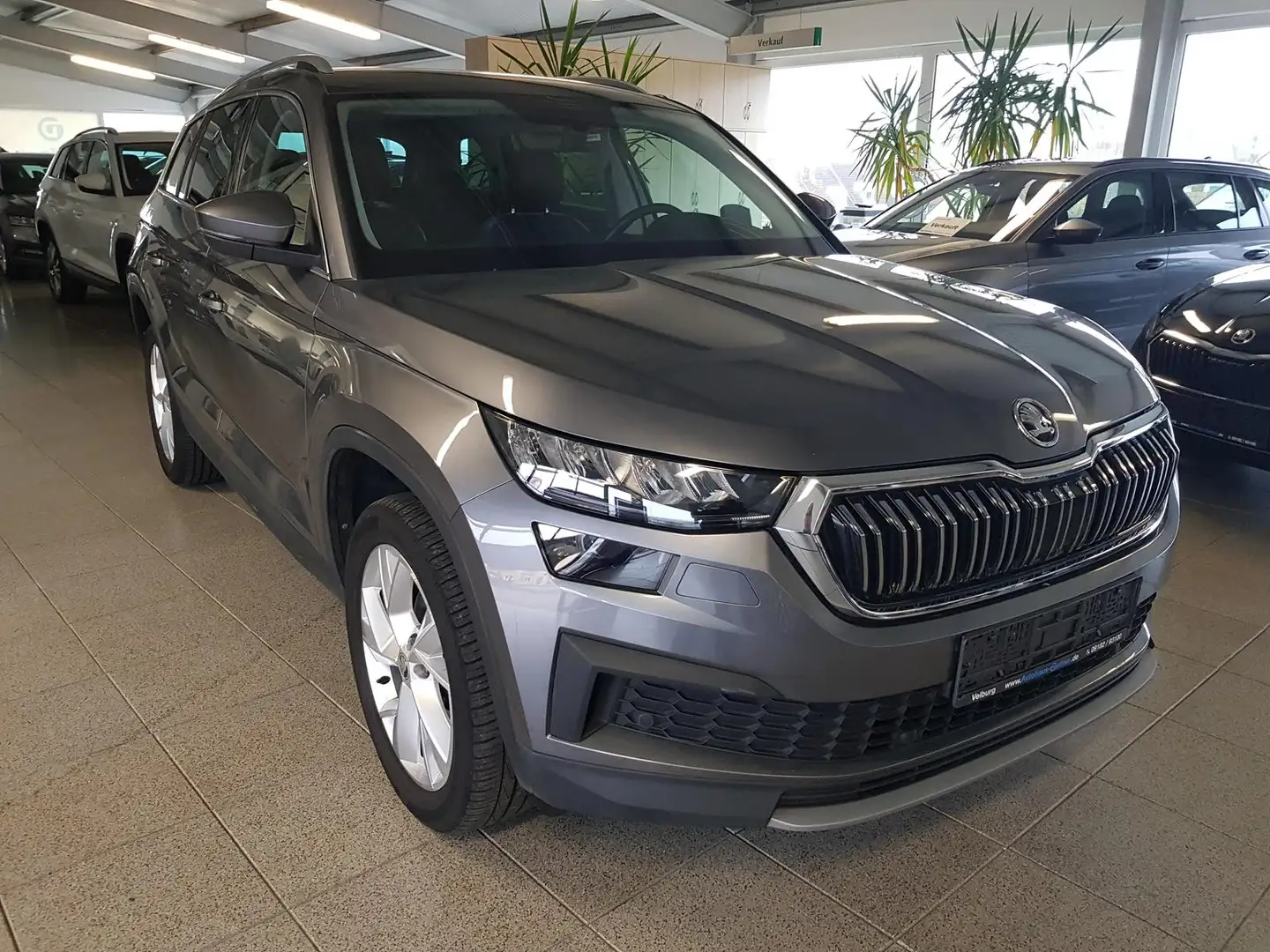 Skoda Kodiaq TSI DSG STYLE AHK Sitzheiz LED ACC Kamera Grijs - 2