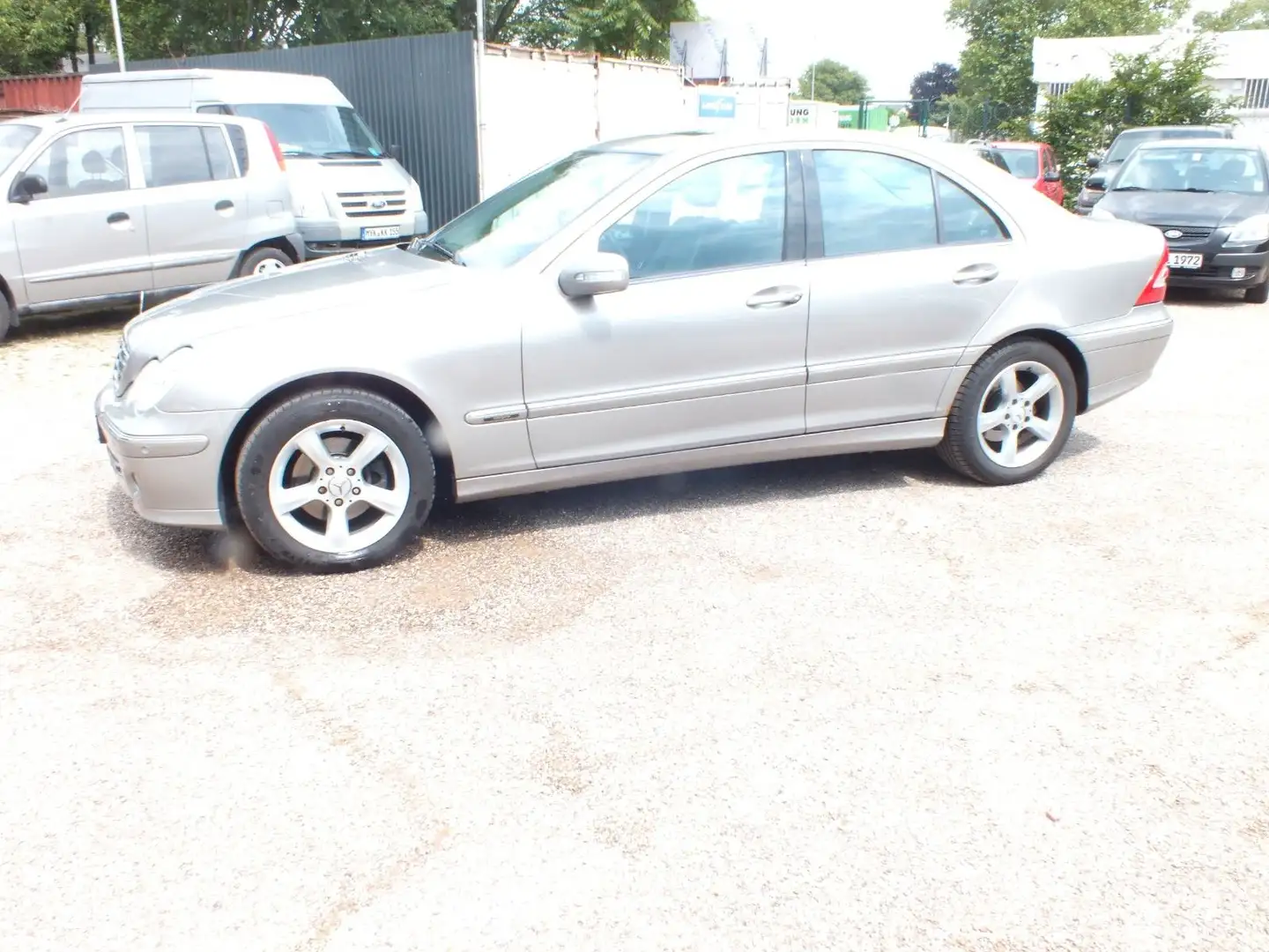 Mercedes-Benz C 180 C -Klasse Lim. C 180 * Automatik AHK*NAVI* Argento - 1