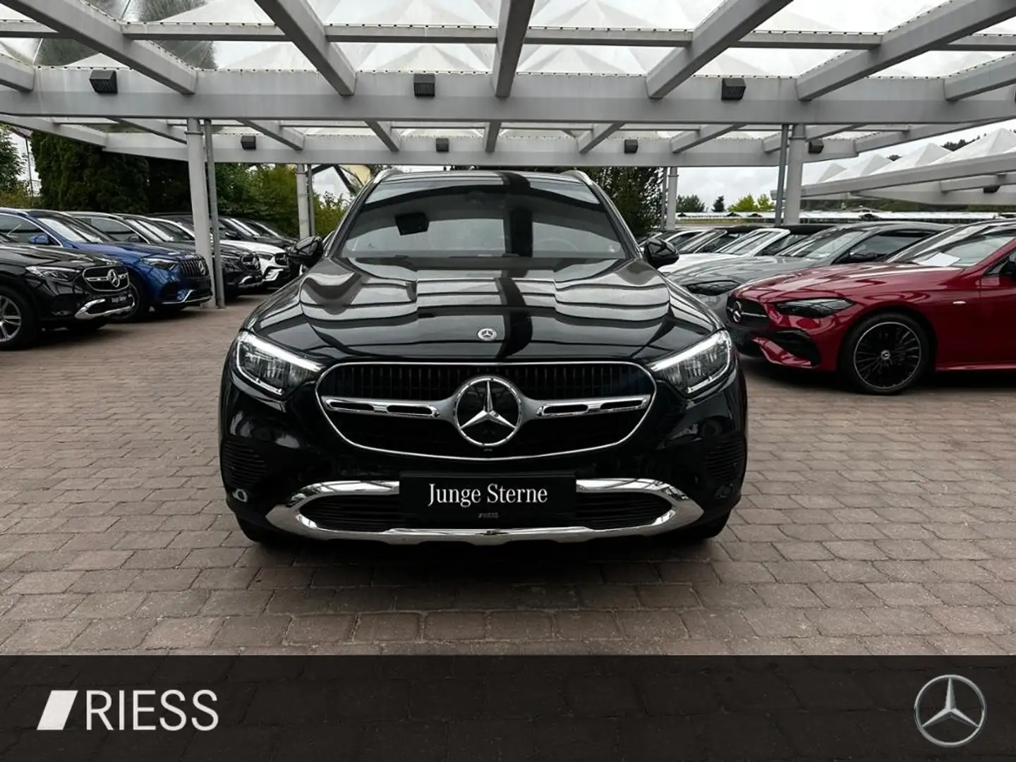 Mercedes-Benz GLC 200 4M Avantgarde Navi LED AHK MBUX Ambi18" Noir - 2