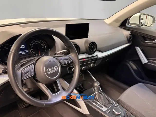 Audi Q2 view 9