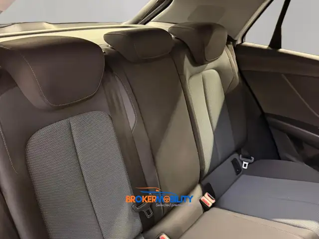 Audi Q2 view 11