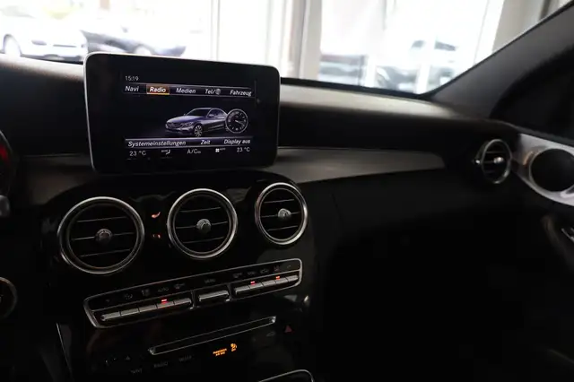 Mercedes-Benz C-Class view 23
