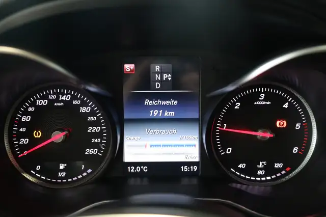 Mercedes-Benz C-Class view 21
