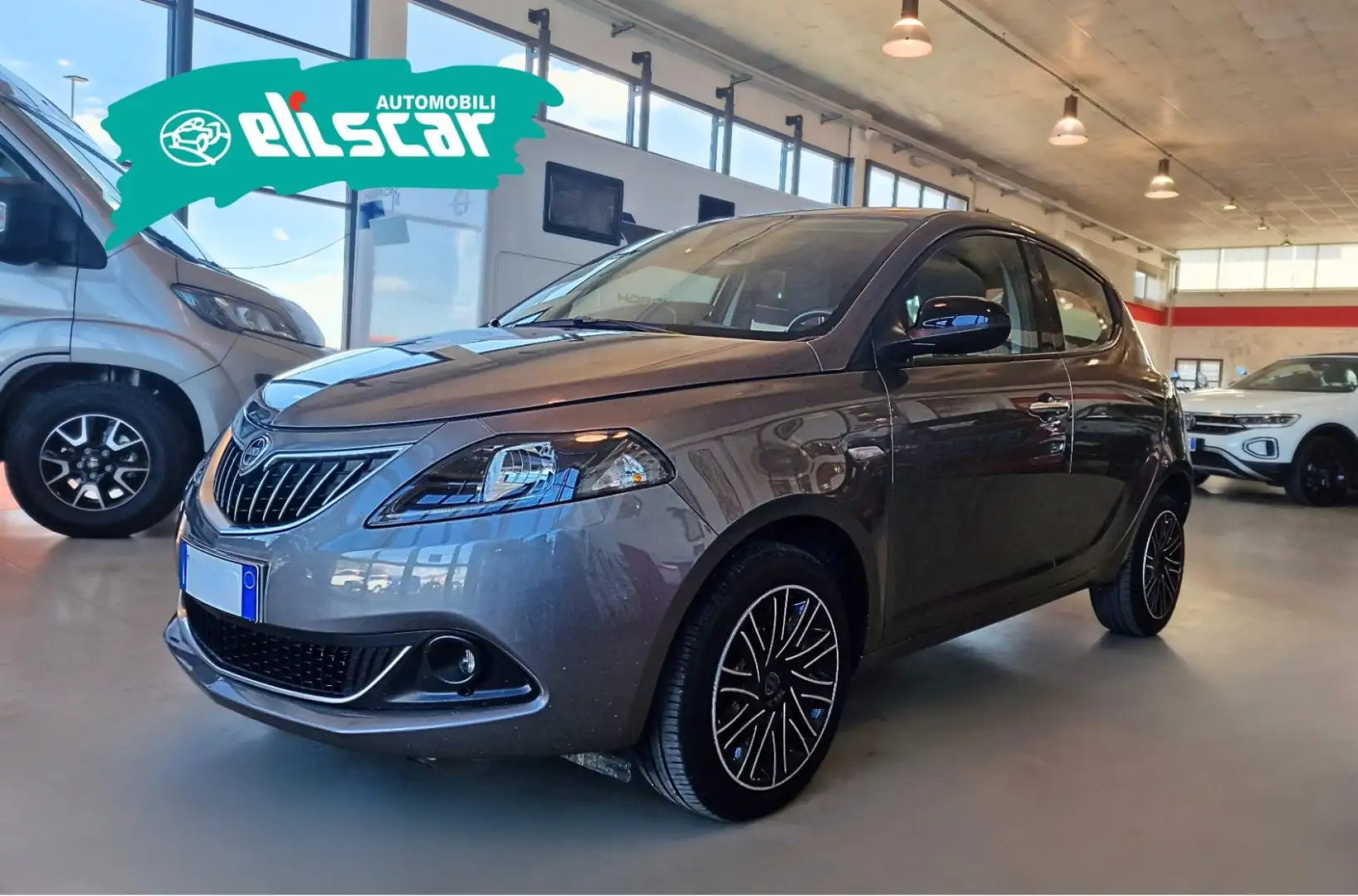 Lancia Ypsilon 1.0 FireFly 5 porte Hybrid Gris - 2