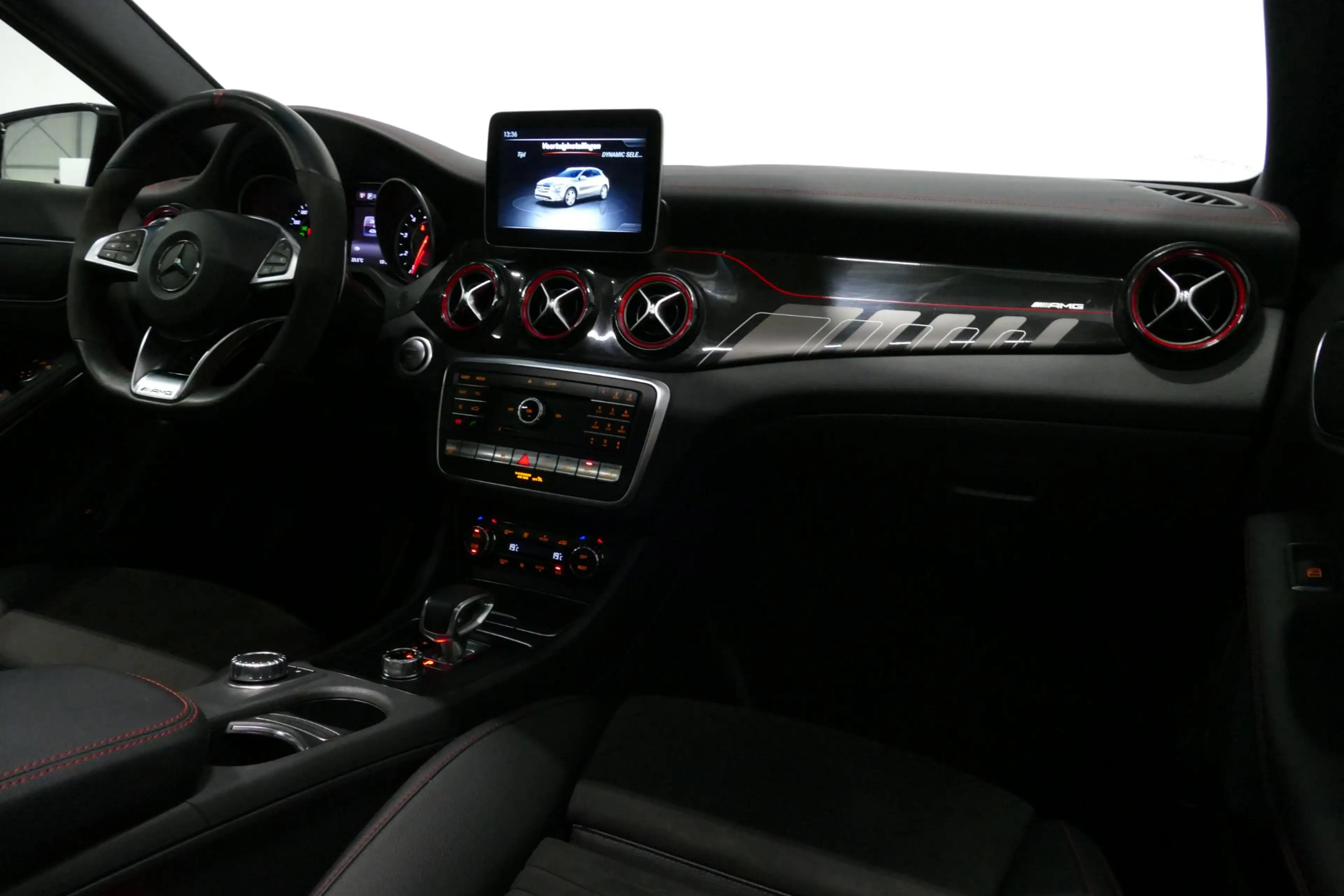 Mercedes-Benz GLA 45 AMG 4MATIC Premium Plus / UNIEK / Panoramadak / AMG Pe — photo 2