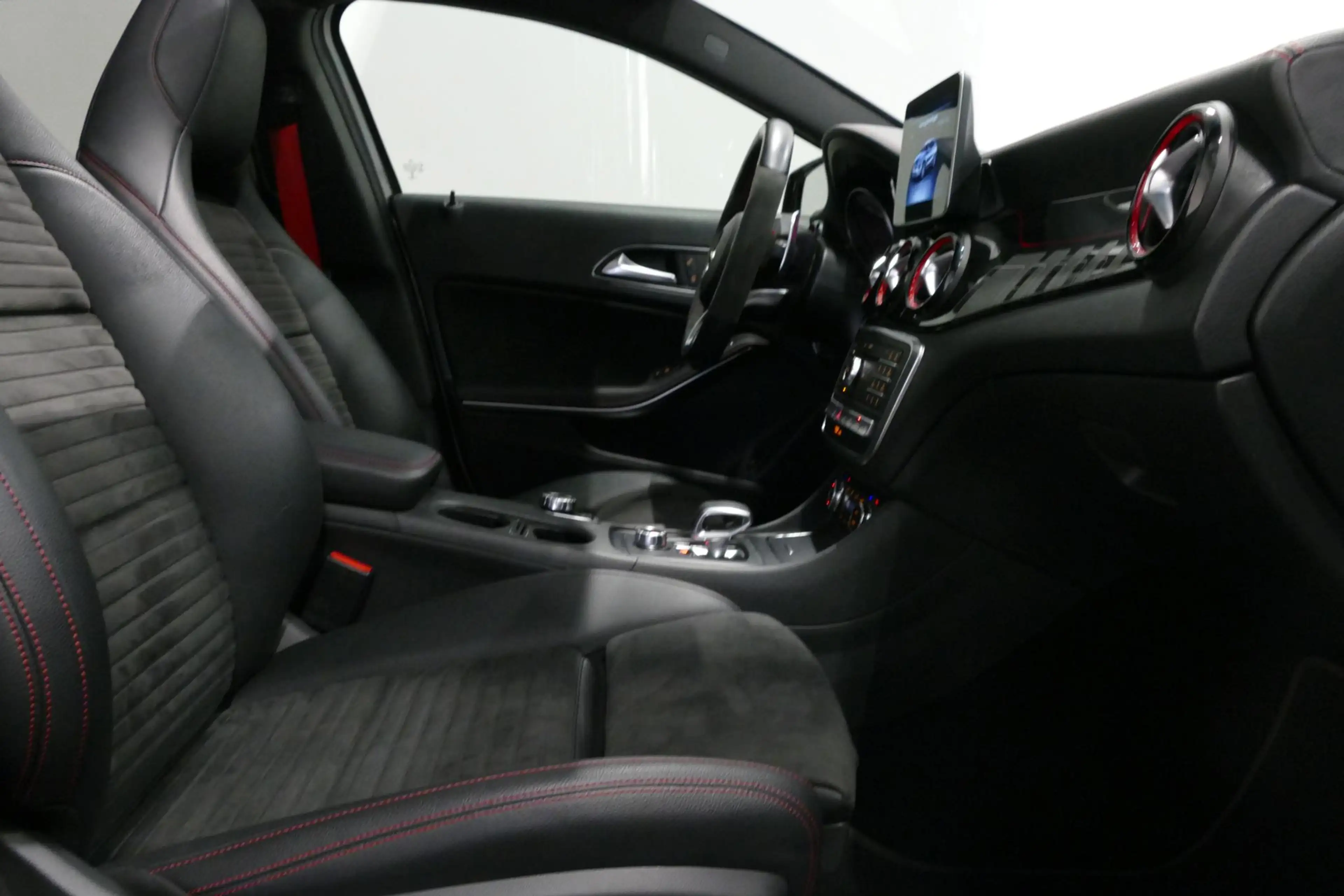 Mercedes-Benz GLA 45 AMG 4MATIC Premium Plus / UNIEK / Panoramadak / AMG Pe — photo 33