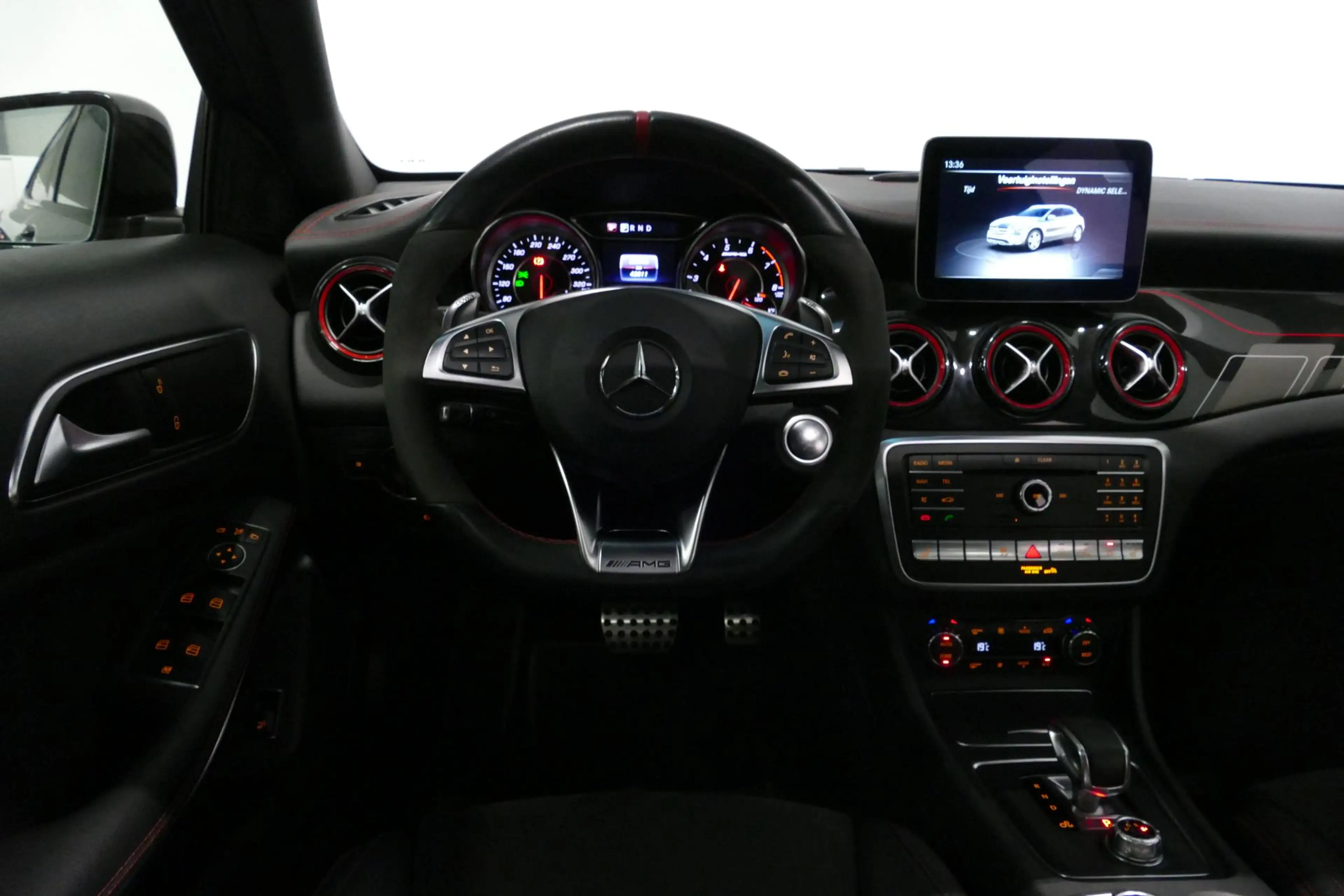 Mercedes-Benz GLA 45 AMG 4MATIC Premium Plus / UNIEK / Panoramadak / AMG Pe — photo 23