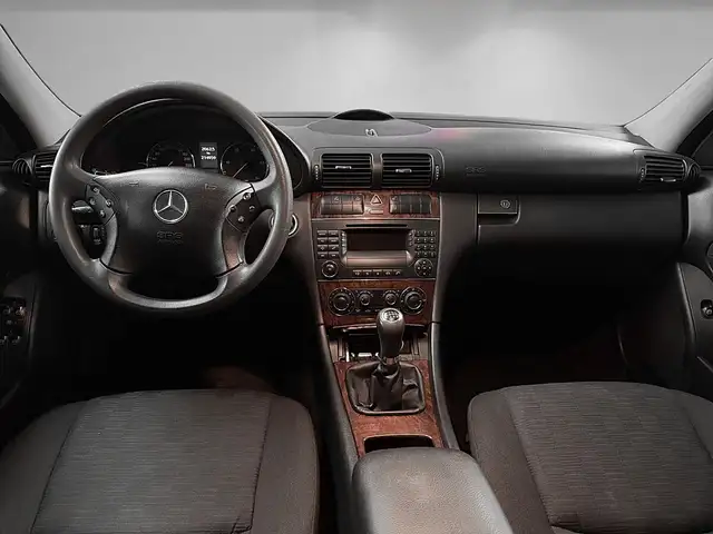 Mercedes-Benz C-Class view 9