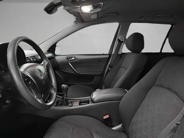 Mercedes-Benz C-Class view 7