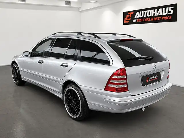 Mercedes-Benz C-Class view 3
