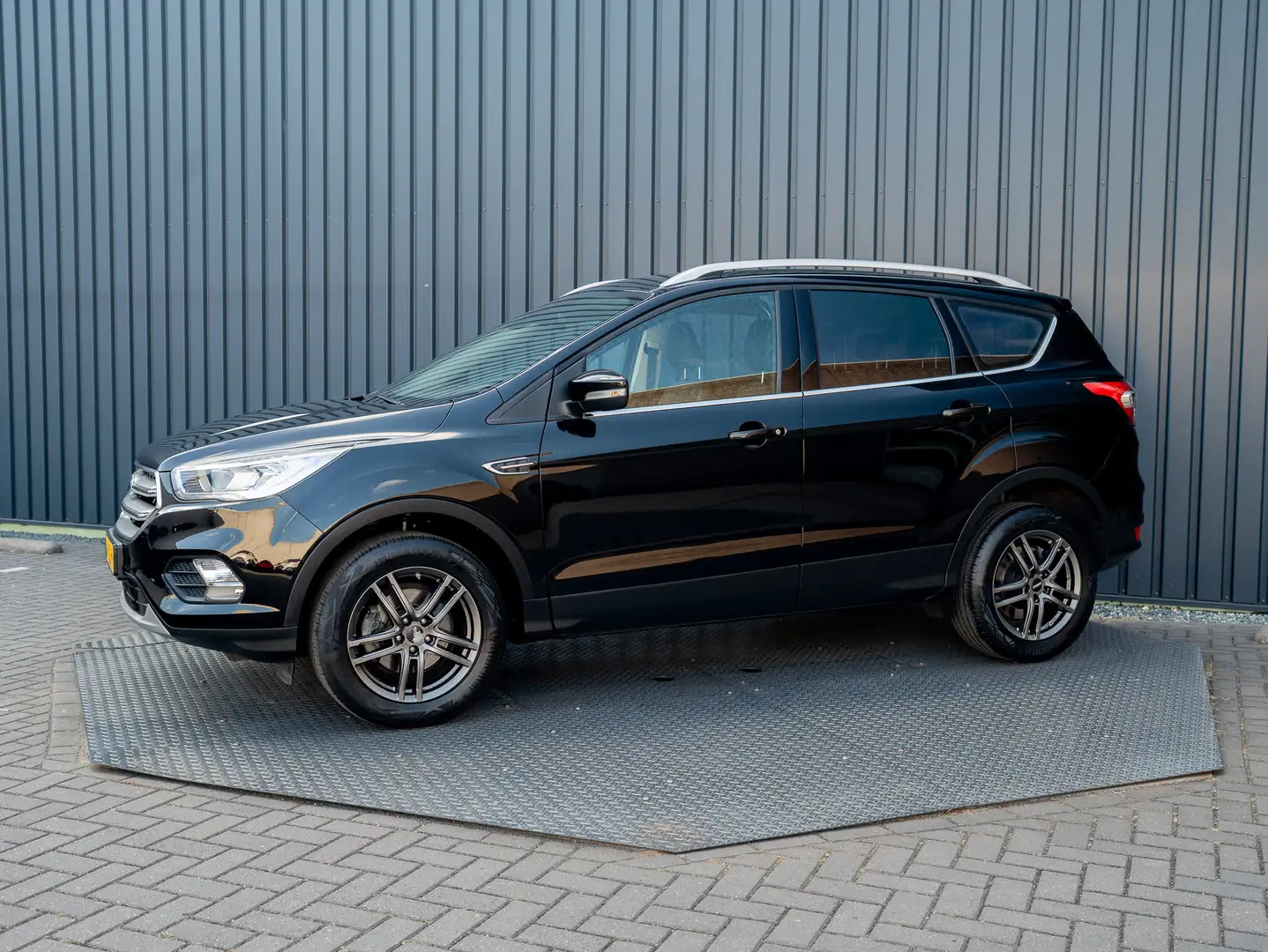 Ford Kuga 1.5 EcoBoost Titanium | Keyless | Apple Carplay | Noir - 2