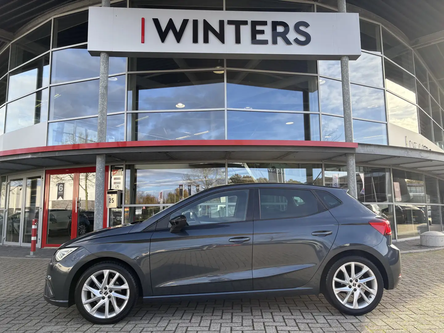 SEAT Ibiza 1.5 TSI 150 pk Sport DSG | Carplay | Climate Contr Grau - 2