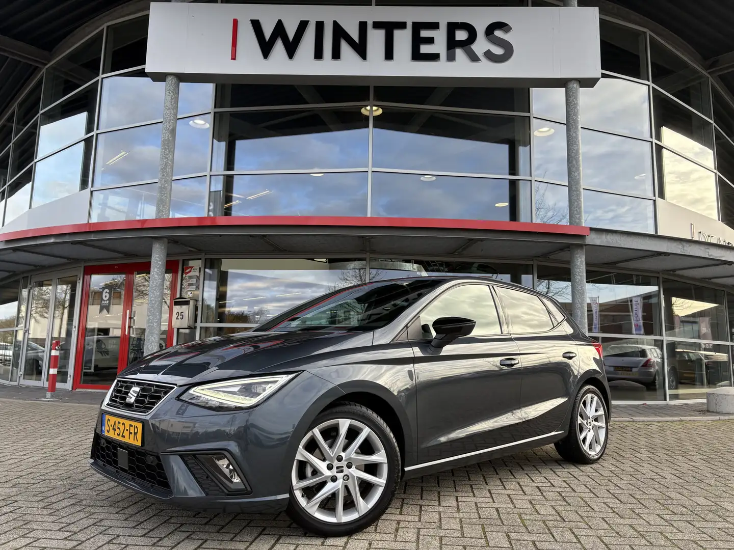 SEAT Ibiza 1.5 TSI 150 pk Sport DSG | Carplay | Climate Contr Grau - 1