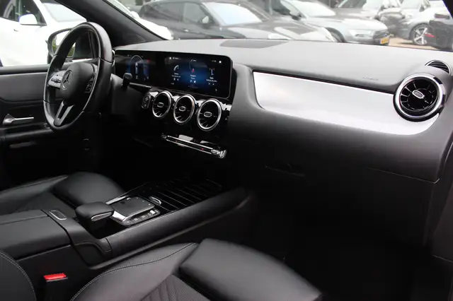 Mercedes-Benz B-Class view 13