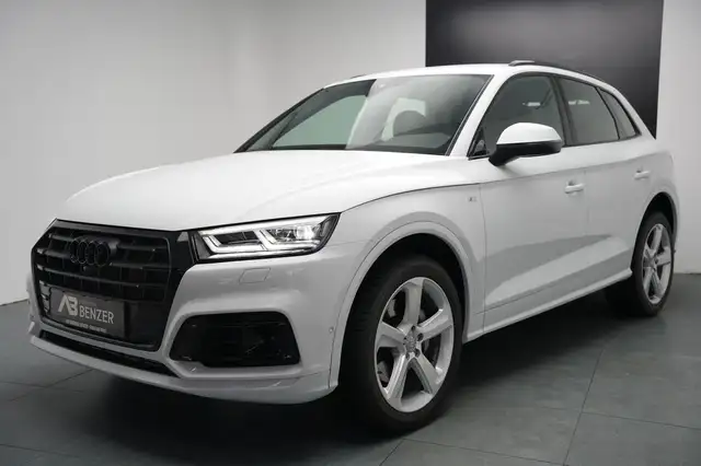 Audi Q5 view 4