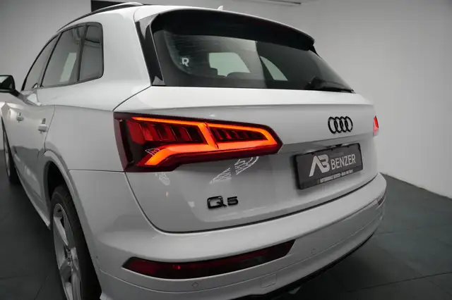 Audi Q5 view 10