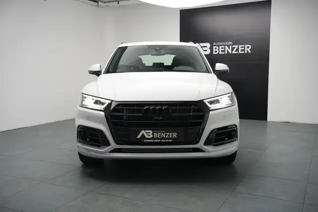 Audi Q5 view 3