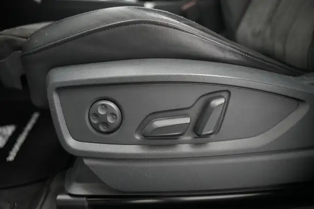 Audi Q5 view 12