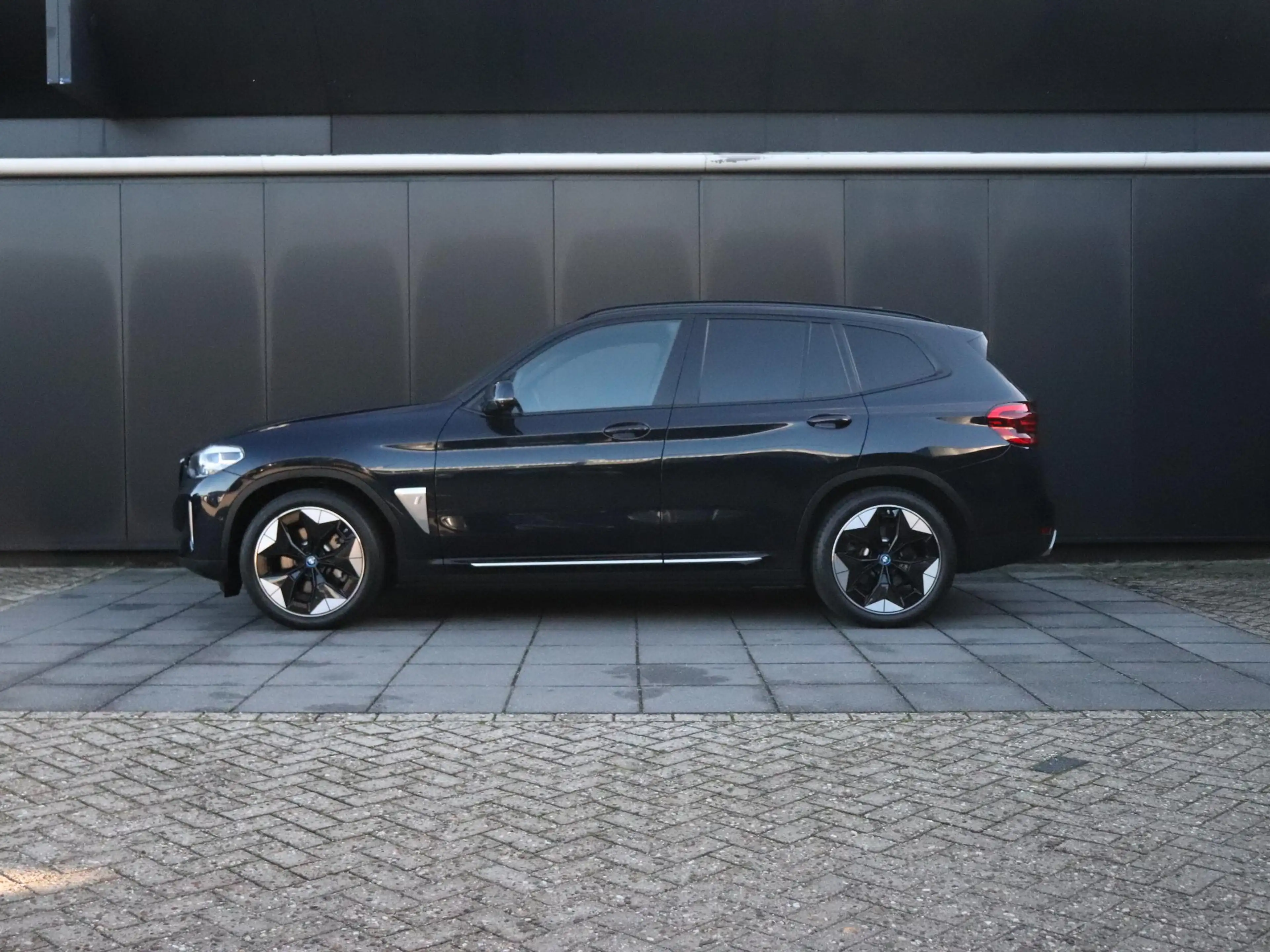 BMW iX3 High Executive 80 kWh | LEDER | MEMORY | H&K | PAN — photo 2