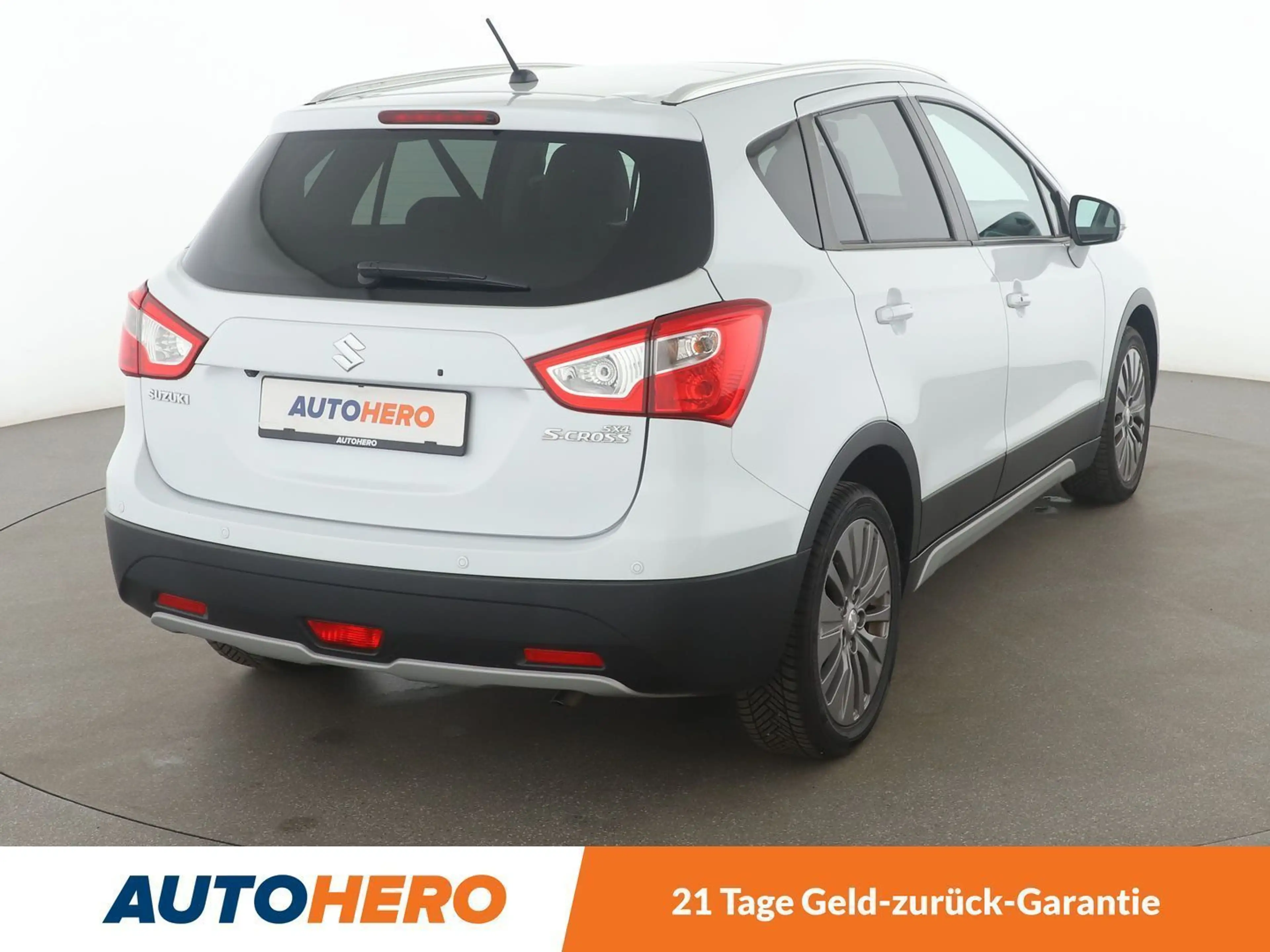 Suzuki SX4 1.6 Comfort Aut.*NAVI*TEMPO*PDC*SHZ*PANO* — photo 6