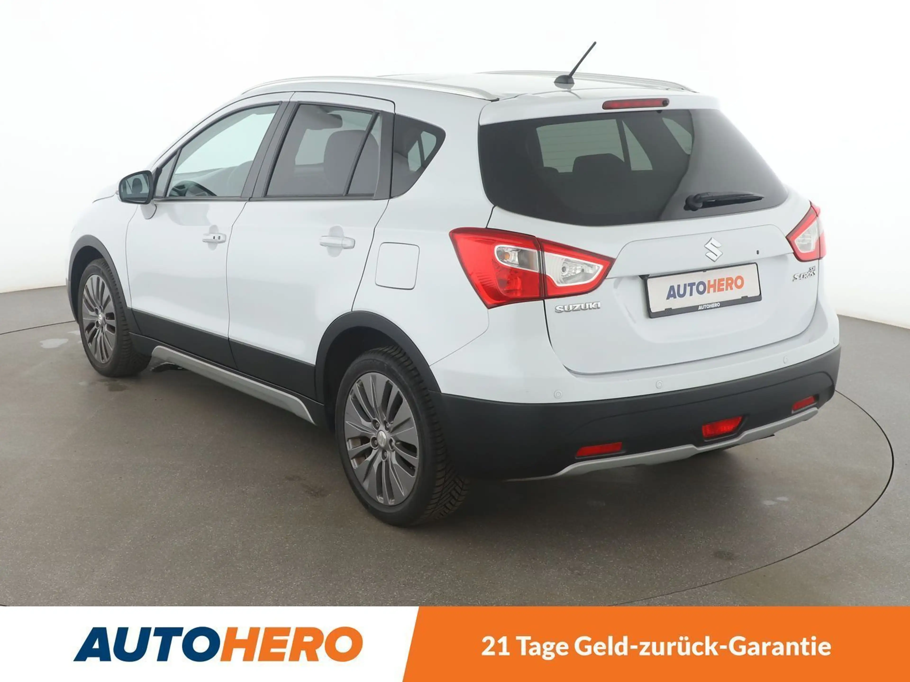 Suzuki SX4 1.6 Comfort Aut.*NAVI*TEMPO*PDC*SHZ*PANO* — photo 4
