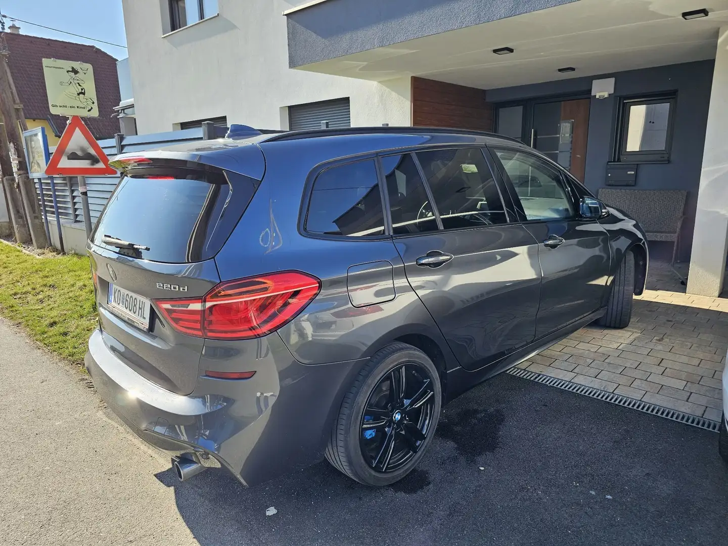 BMW 220 220d xDrive Gran Tourer M Sport Aut. Grau - 2