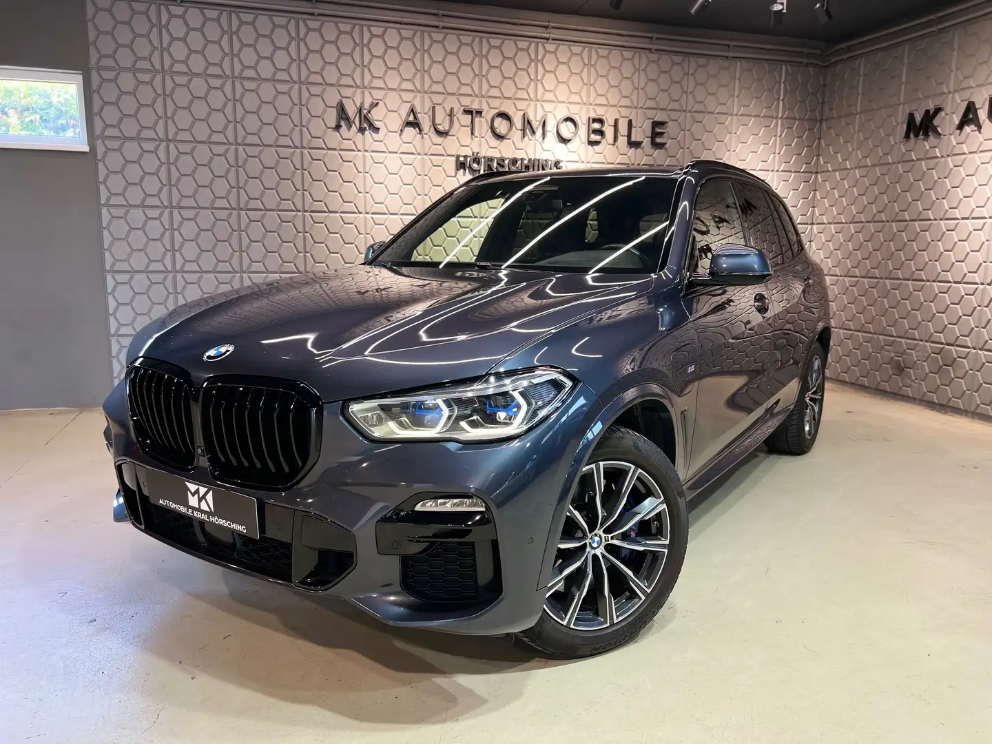 BMW X5 xDrive 45e M Sport*360*HUD*AHK*MEMORY*PANO/SCHIEBE Grau - 1