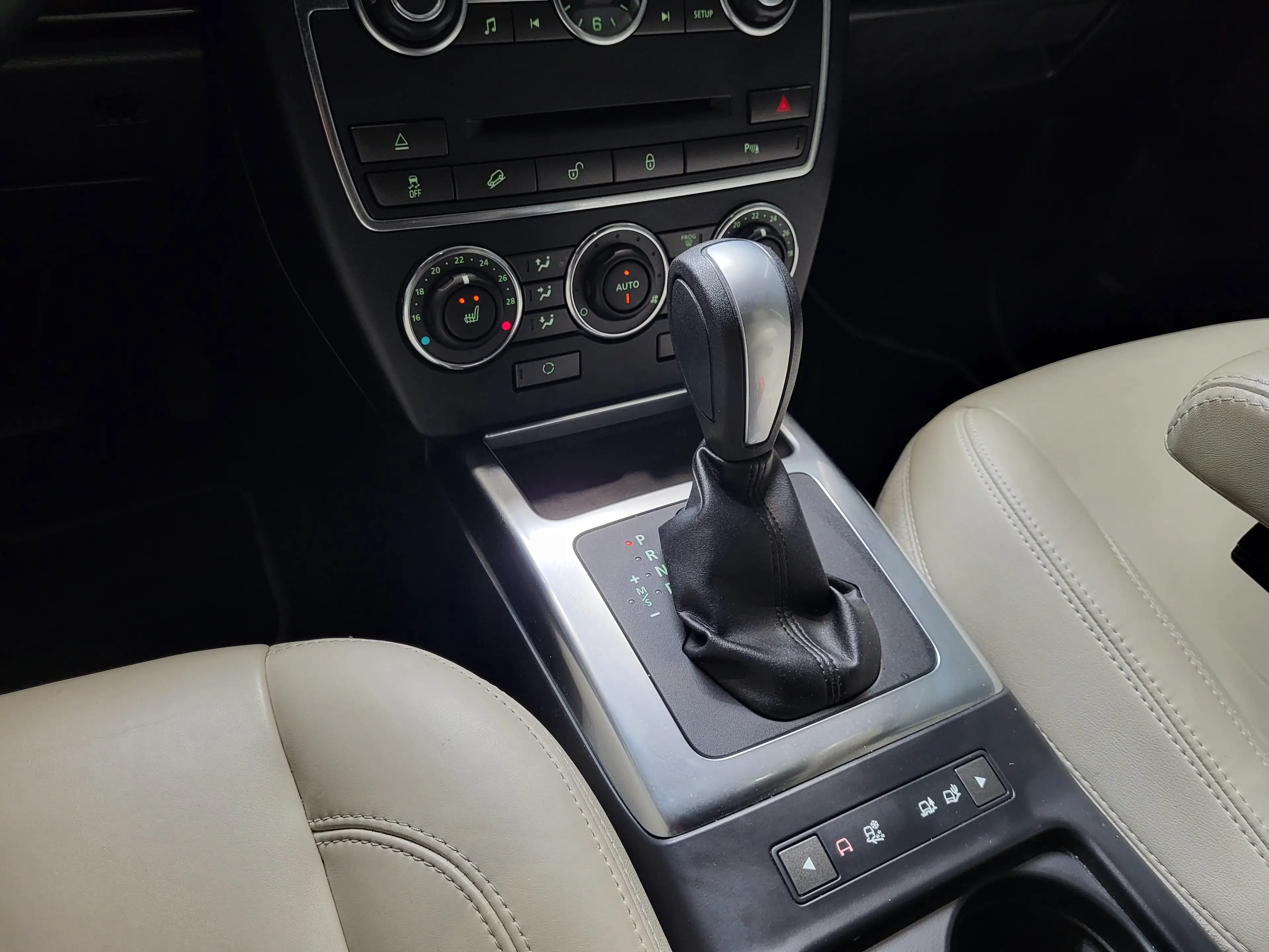 Land Rover Freelander 2.0 Turbo i4 SE *Navi| Sitzheizung| AHK* — photo 13