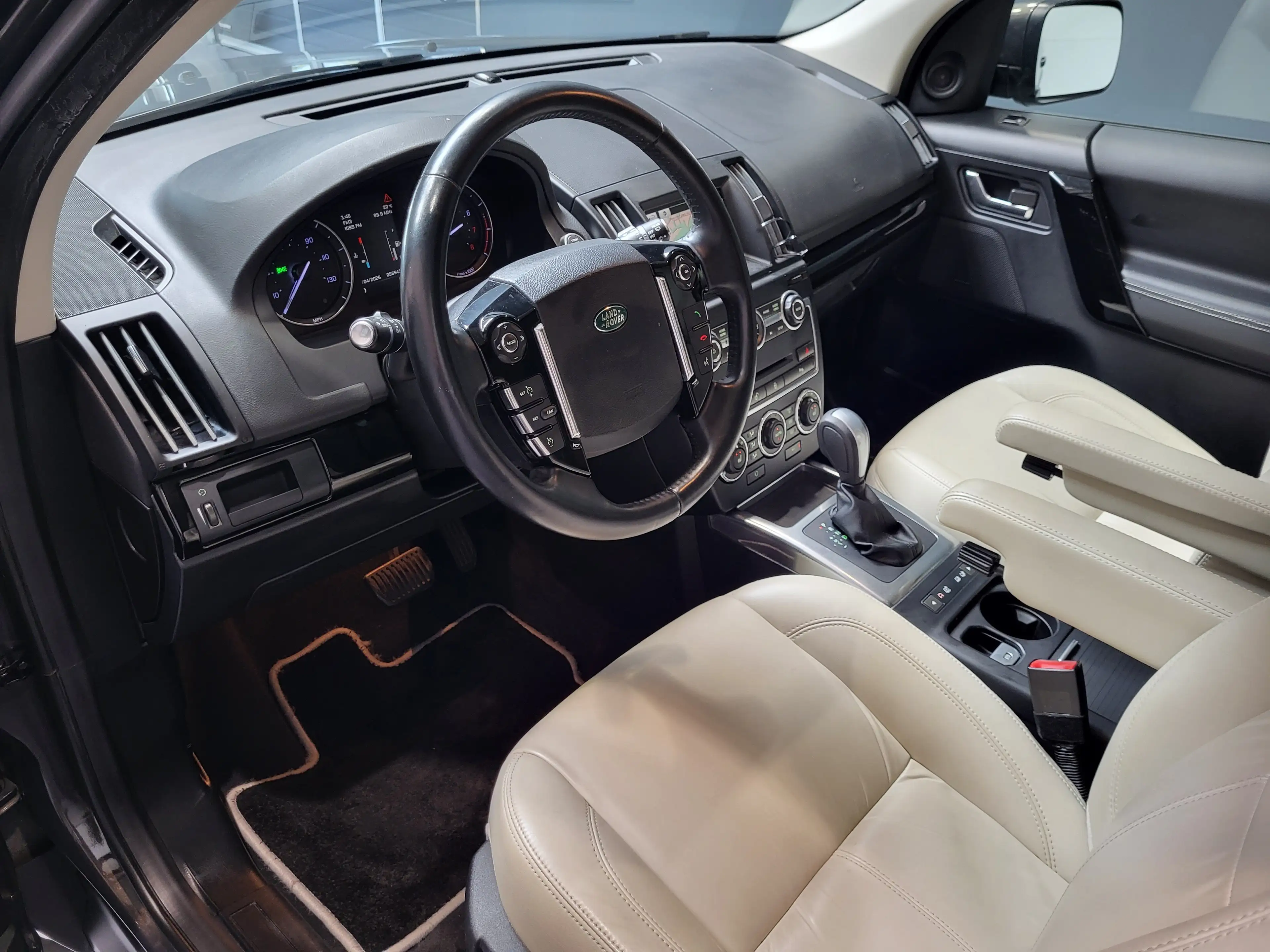 Land Rover Freelander 2.0 Turbo i4 SE *Navi| Sitzheizung| AHK* — photo 6