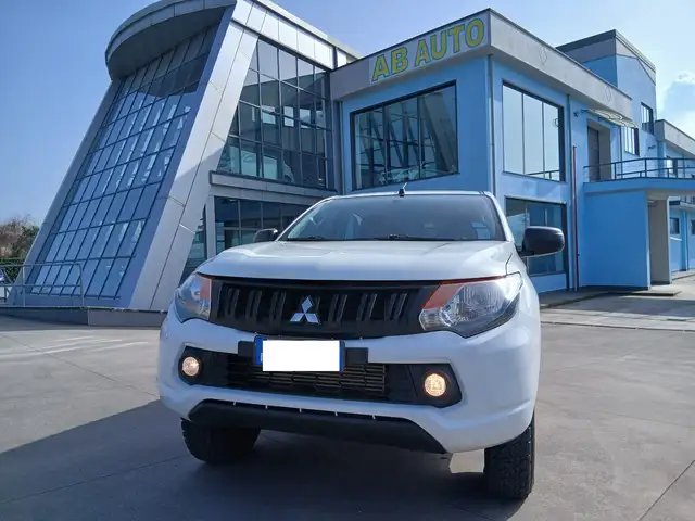 Mitsubishi L200 L200 d.cab 2.4d Invite 4wd 154cv N1