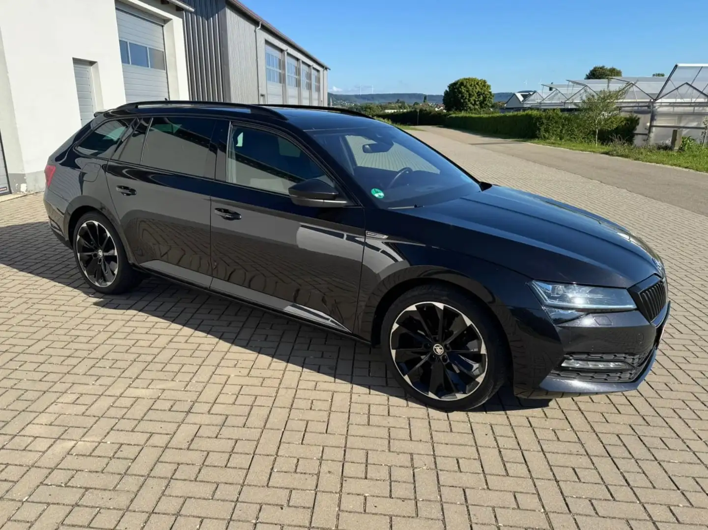Skoda Superb Combi 2.0 TDI Sportline 4x4 ACC AHK Pano 19" Canto Schwarz - 1