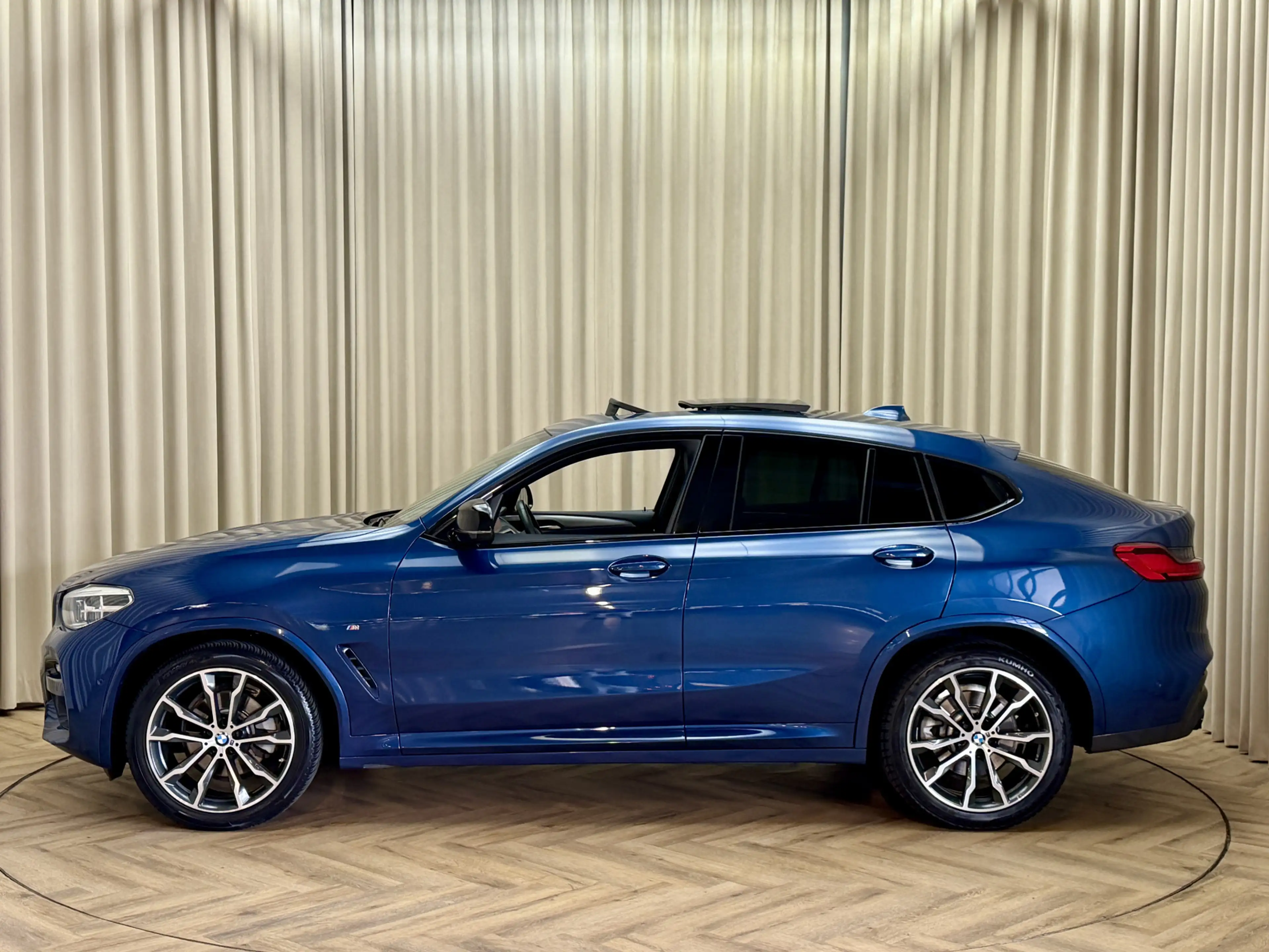 BMW X4 xDrive20i *M-Sport* Phytonicblau / Panoramadak / L — photo 4