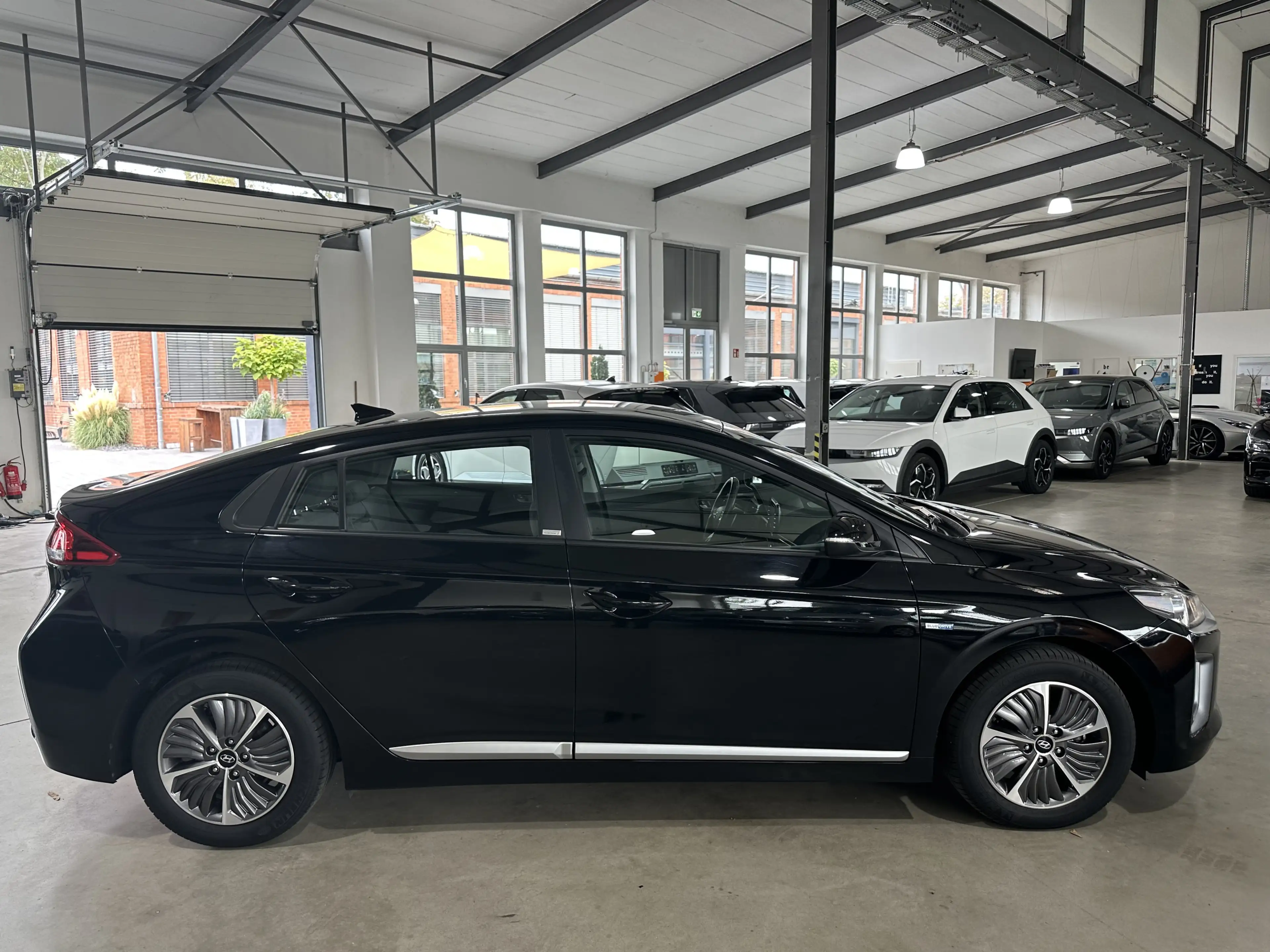Hyundai IONIQ Plug-In Hybrid AHK Carplay RFK Sihzg ACC — photo 5