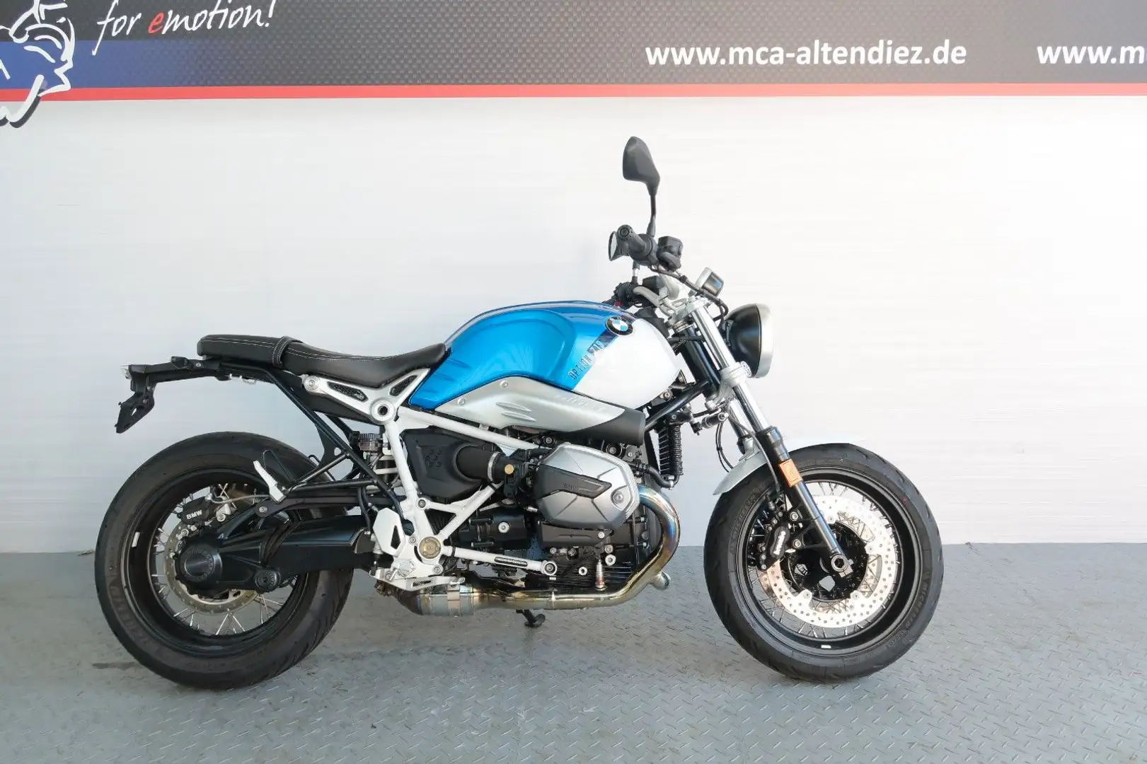 BMW R nineT Naked Bike in Blau gebraucht in Altendiez für € 12.490,-