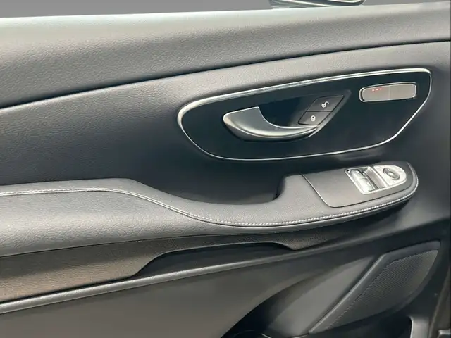 Mercedes-Benz 300 view 12