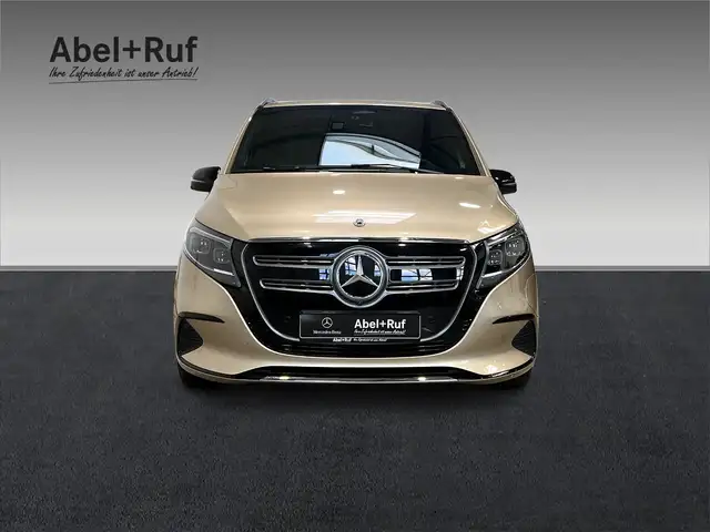 Mercedes-Benz 300 view 2