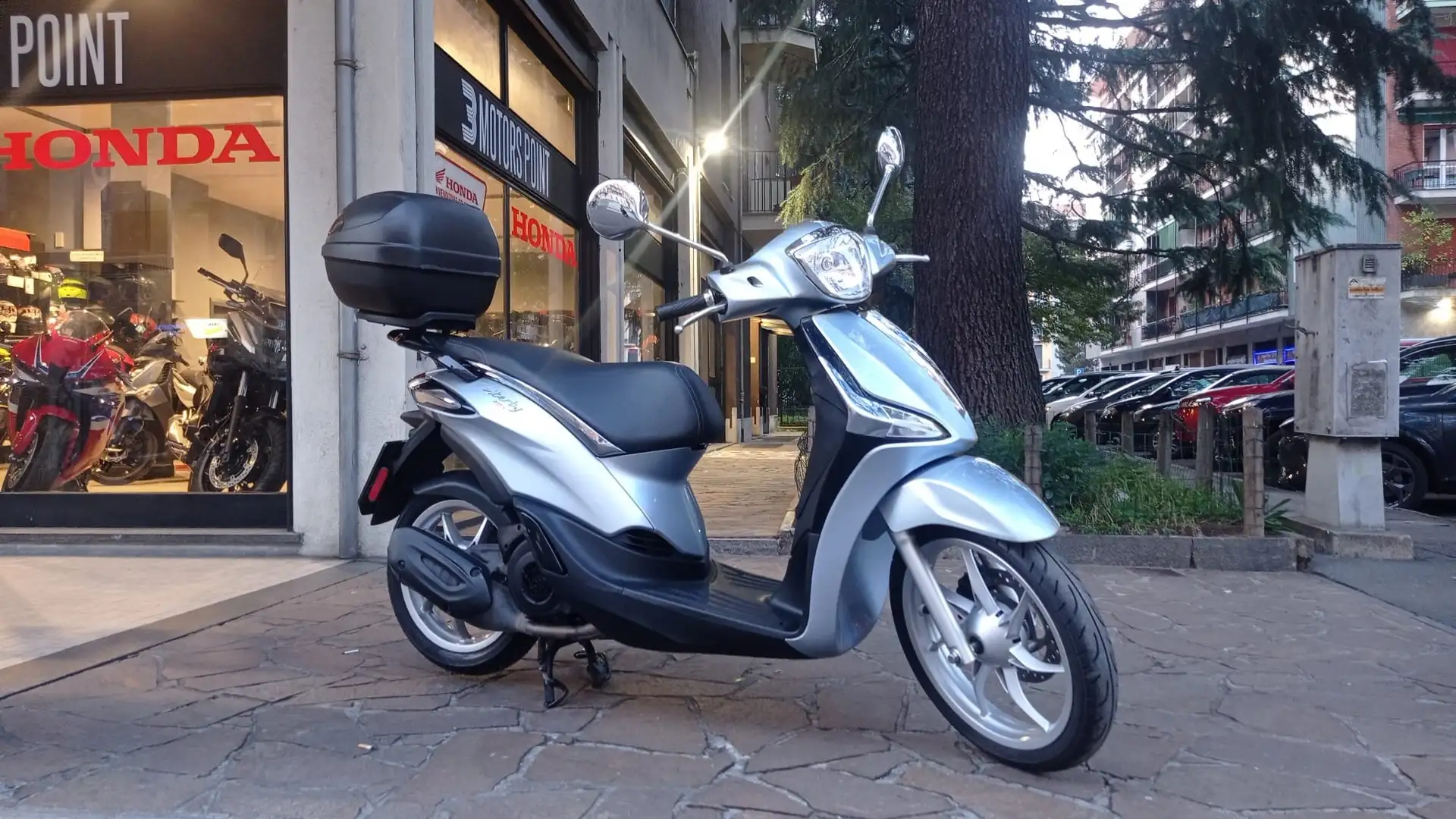Piaggio Liberty 150 Argent - 1