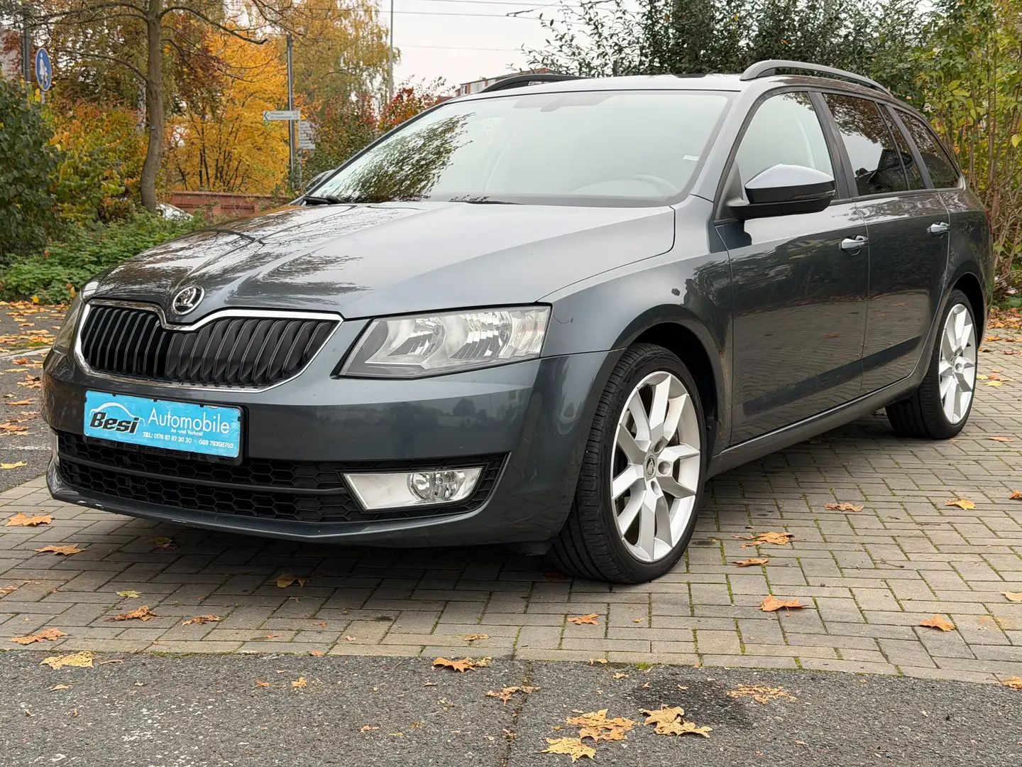 Skoda Octavia 2.0 TDI Ambition DSG / Navi / AHK/ Scheckheft Grau - 1