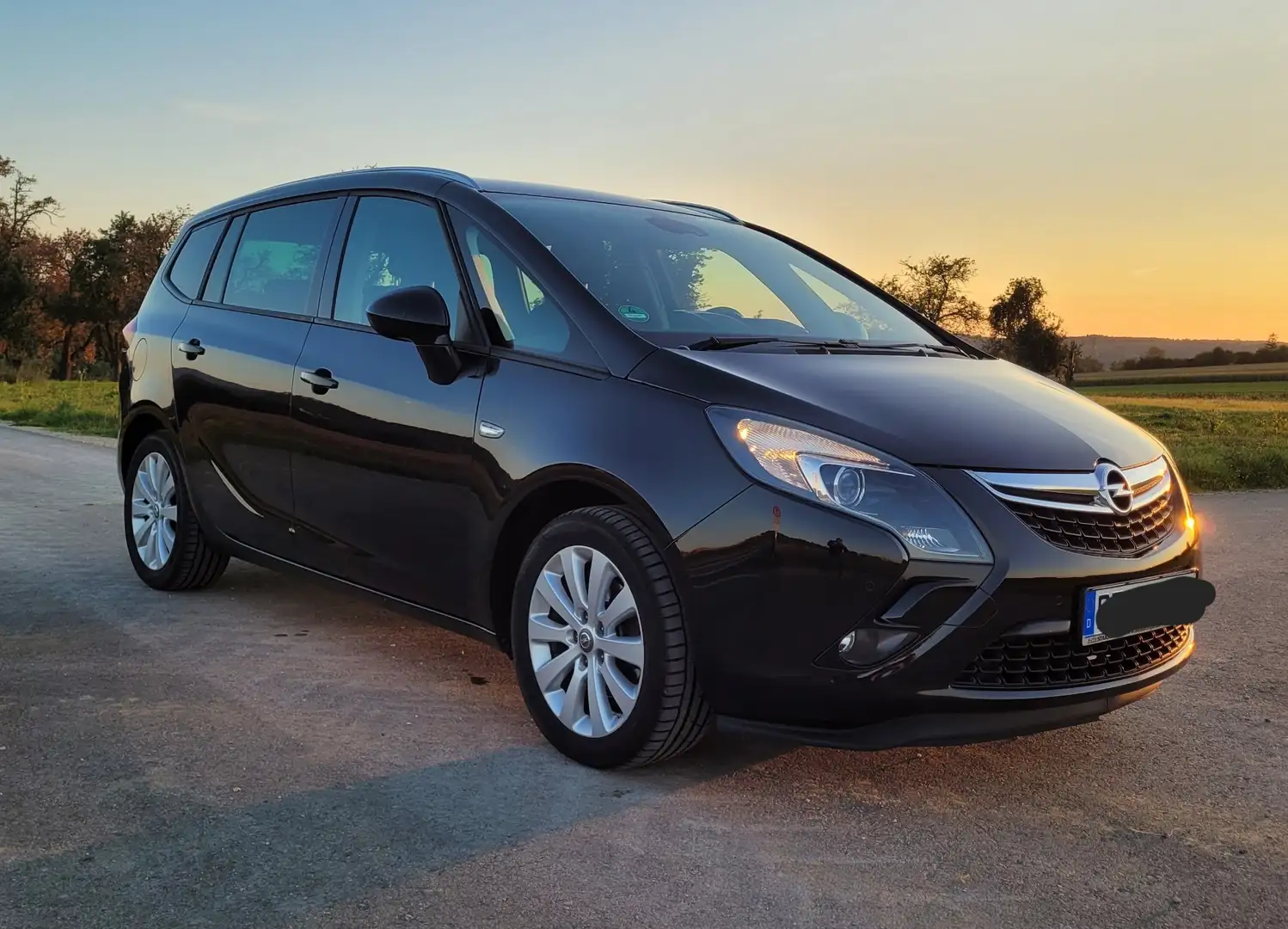 Opel Zafira Tourer Style Schwarz - 2