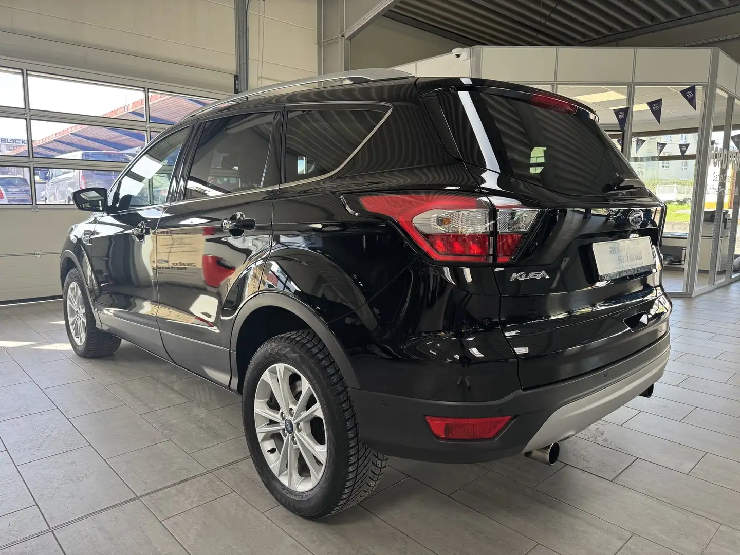 Ford Kuga Titanium Schwarz - 2