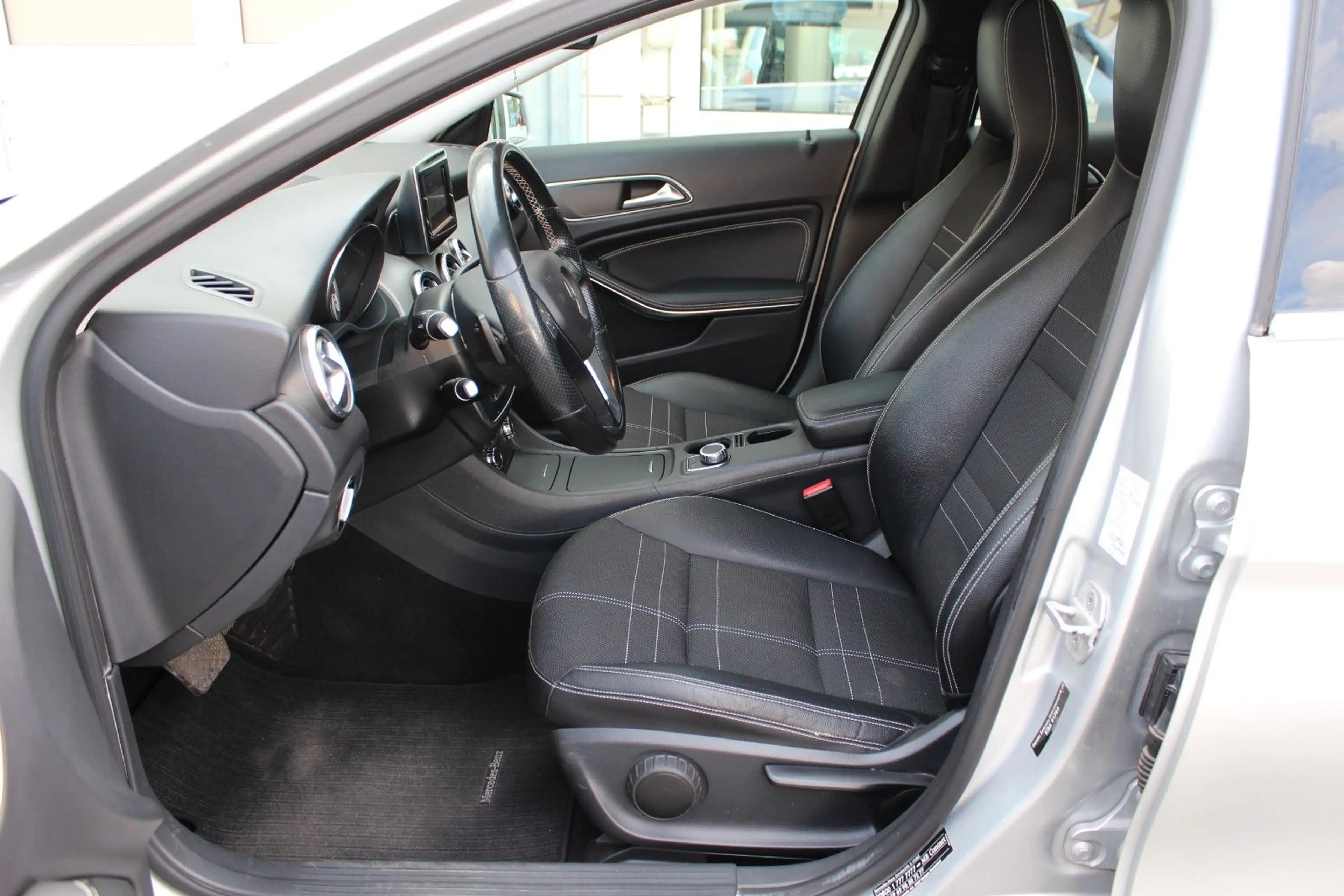Mercedes-Benz GLA 220 CDI Aut. Xenon*Leder*Sportsitze*Alu18".. — photo 7